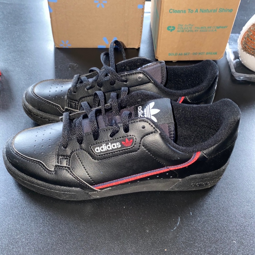 Adidas Sneakers.